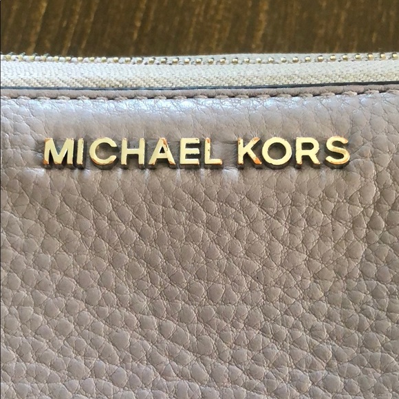 Michael Kors wallet/wristlet - Picture 8 of 8